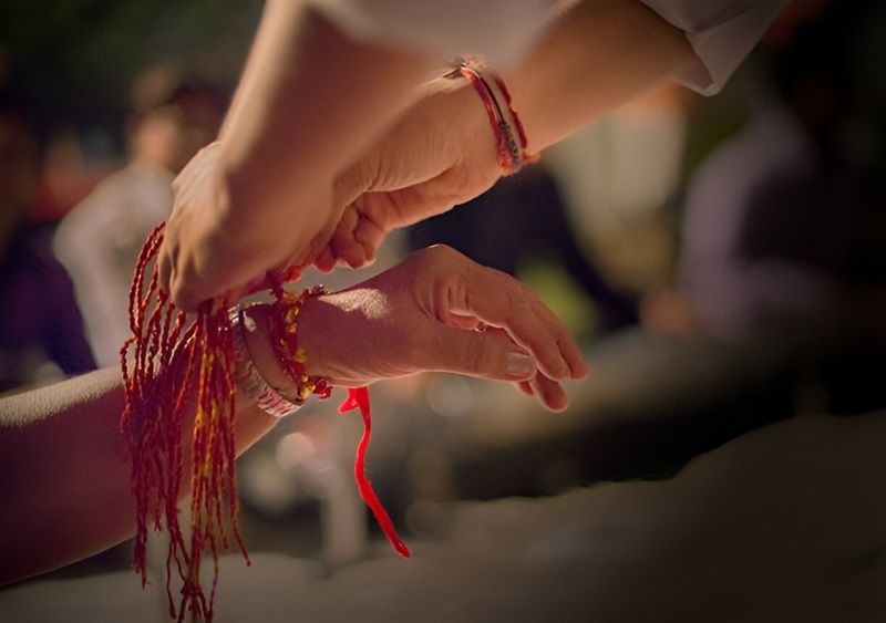 Kalava (Sacred Thread) Meaning, Benefits, Mantra & Tying Method